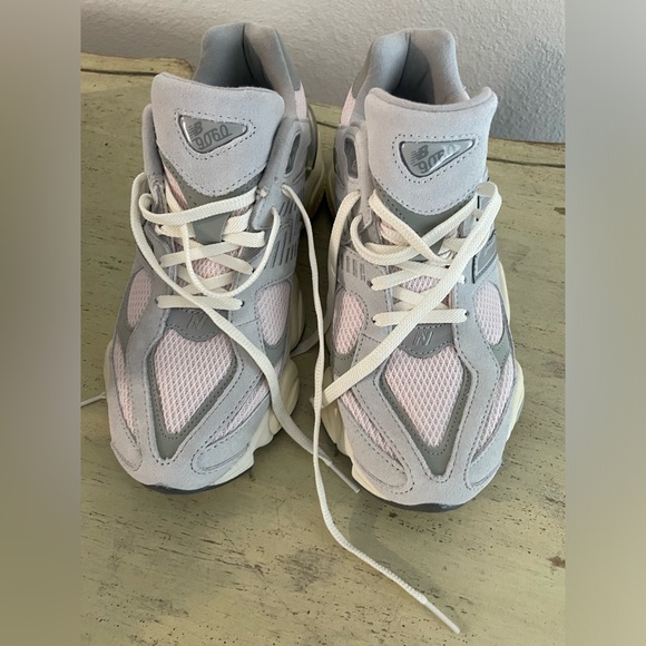 New Balance® Unisex 9060
Sneakers W Size 8.5 Pink
Granite Silver Metallic $150 - Picture 6 of 13